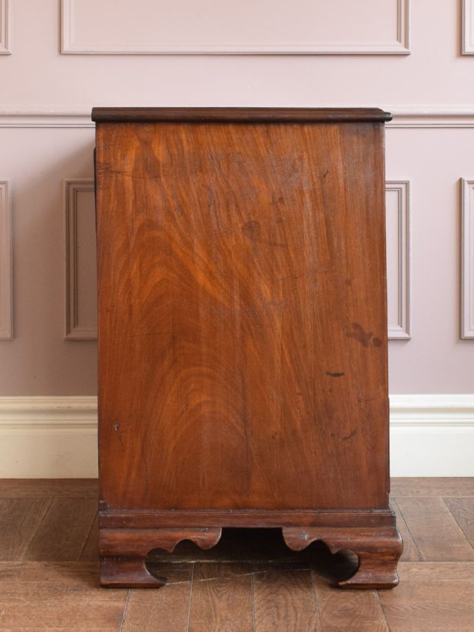 チェストの側面