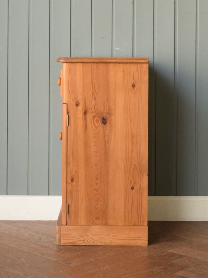 サイドキャビネットの側面