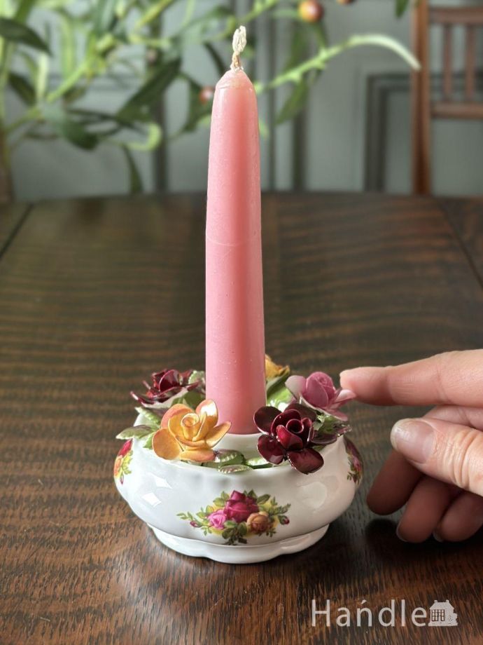 陶磁器のキャンドルスタンド