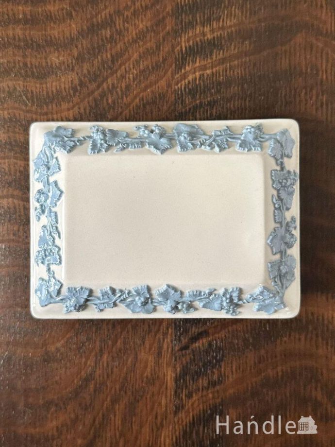 アンティークの小物入れ