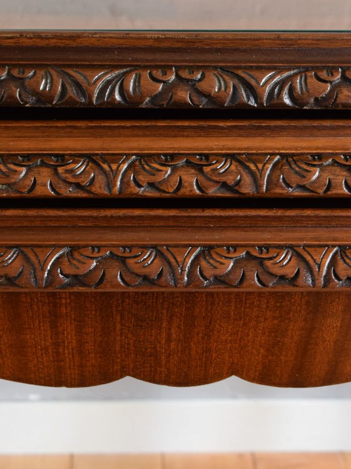 英国アンティークらしい装飾