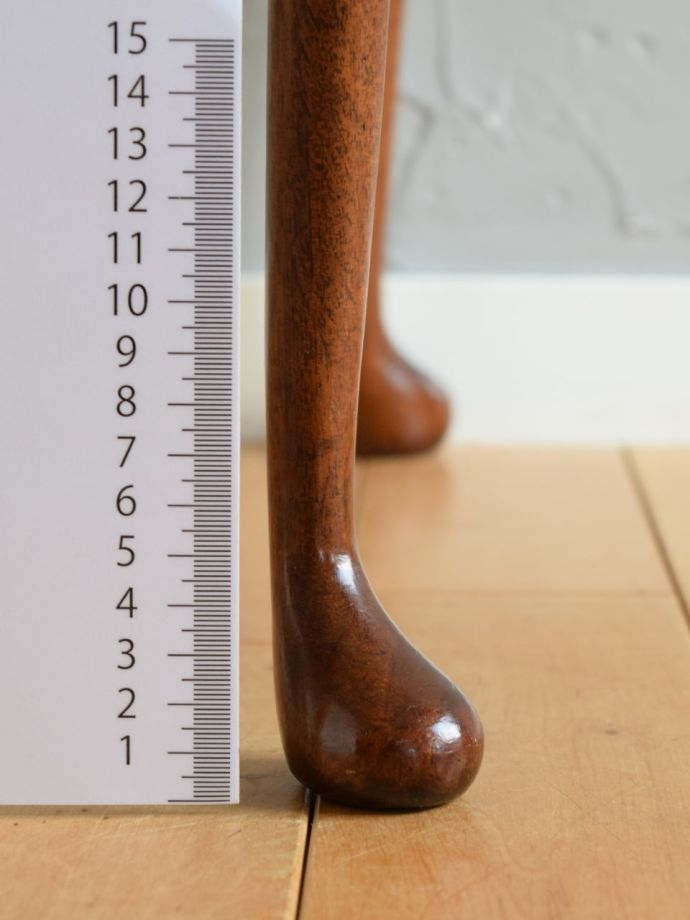 アンティークテーブルの脚