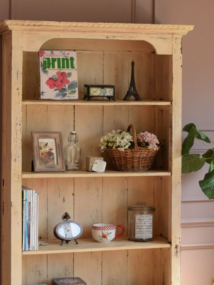 フランスらしいシェルフの装飾