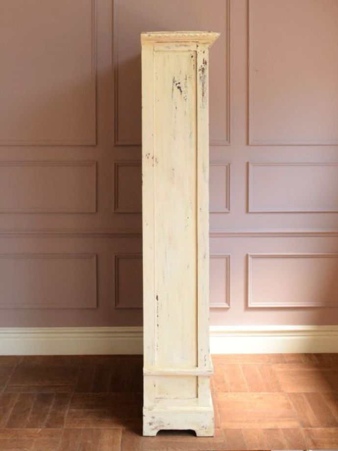 シェルフの横顔