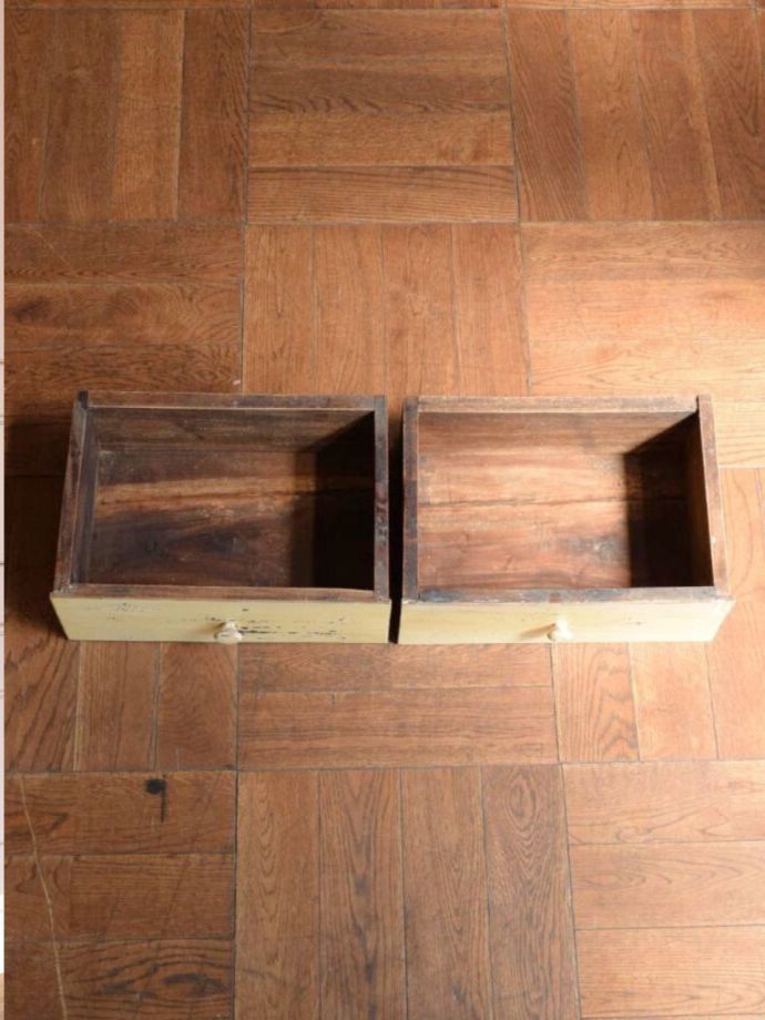 アンティークシェルフの引き出し