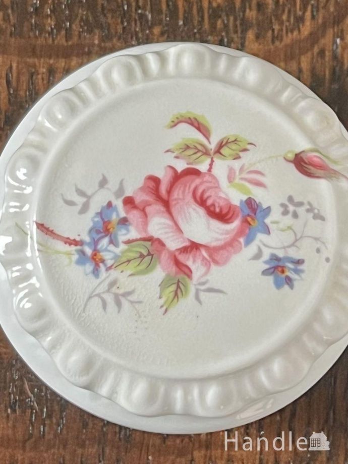 アンティークの小物入れ