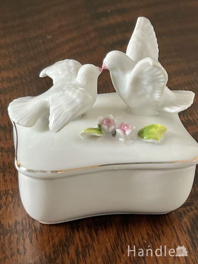 アンティークの小物入れ