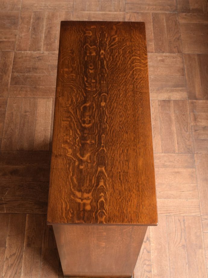 サイドボードの天板