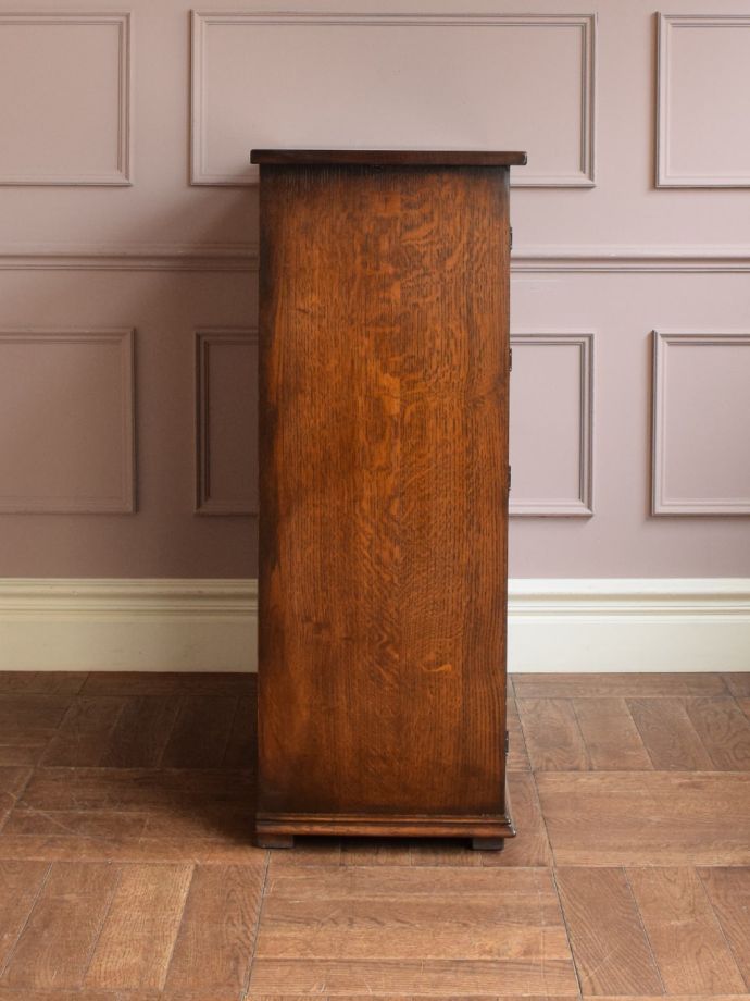 サイドボードの側面