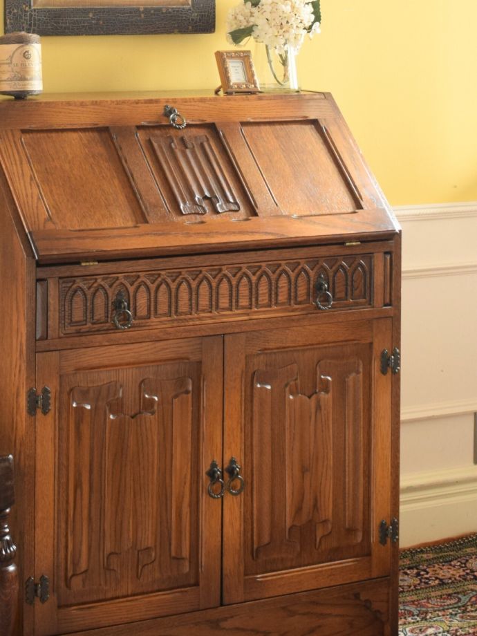 アンティーク家具らしさが漂うビューロー