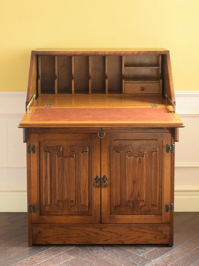 アンティークビューローの扉の中