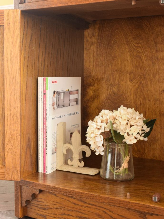 収納たっぷりのキャビネット