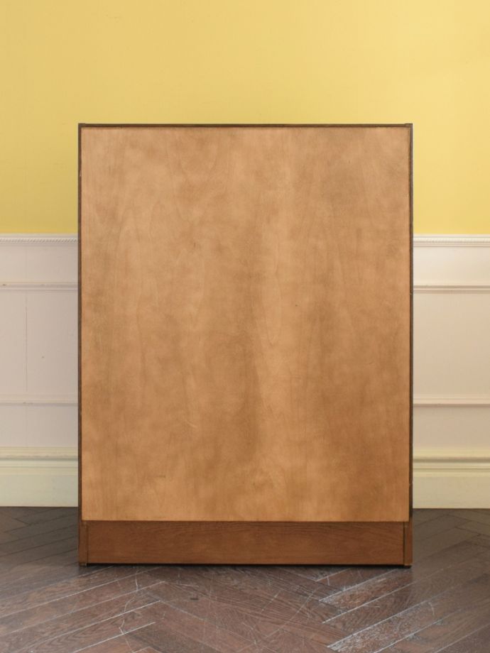 ビューローの後ろ姿