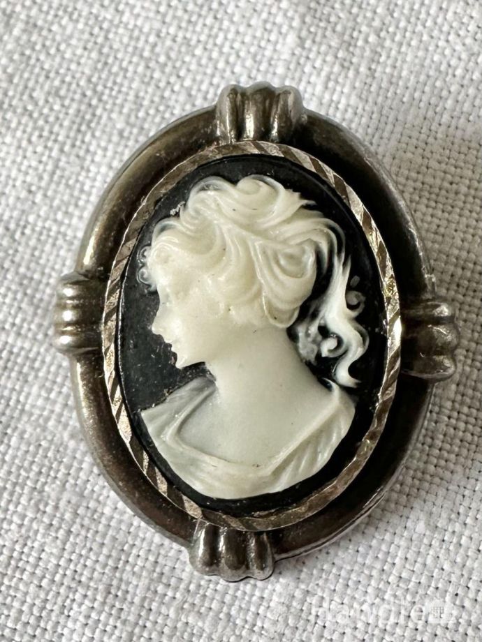 アンティークのブローチ