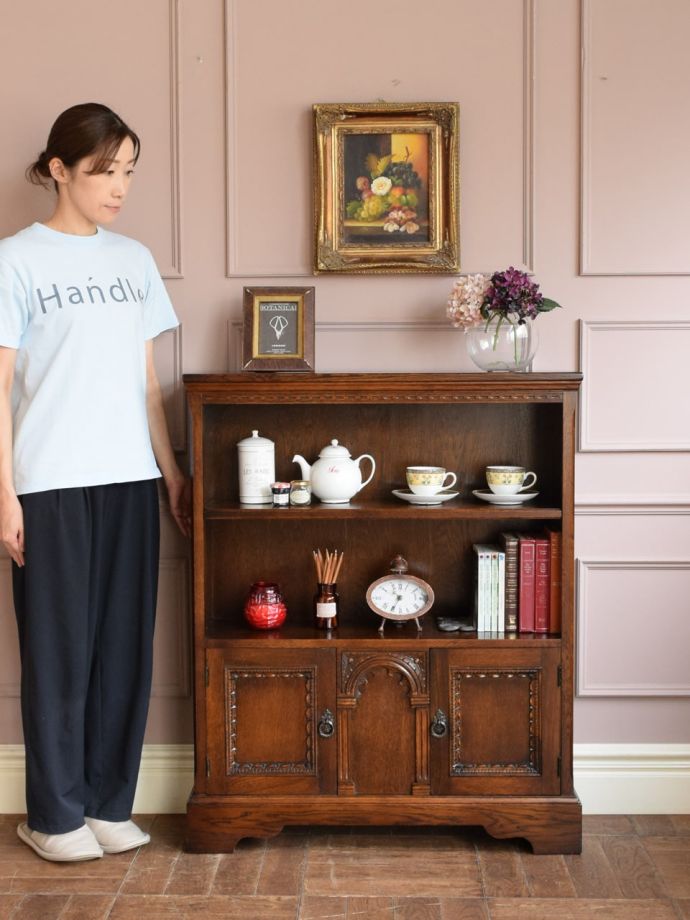 英国アンティークのオープンシェルフ