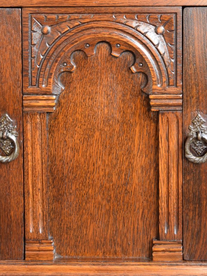 アンティーク家具の装飾