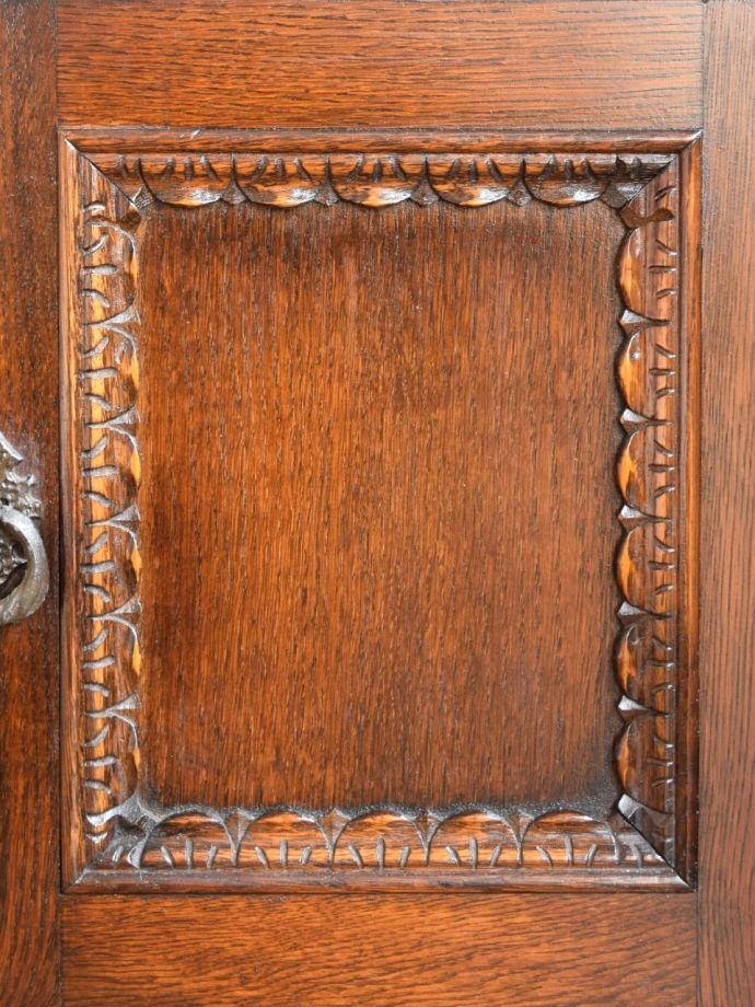 アンティーク家具の装飾