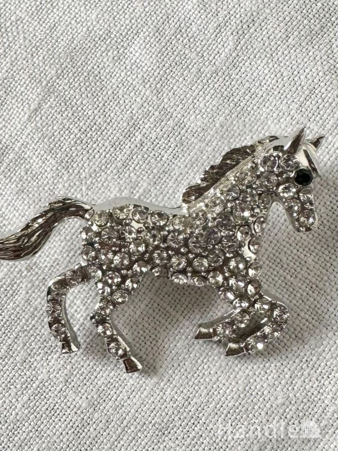 アンティークのブローチ