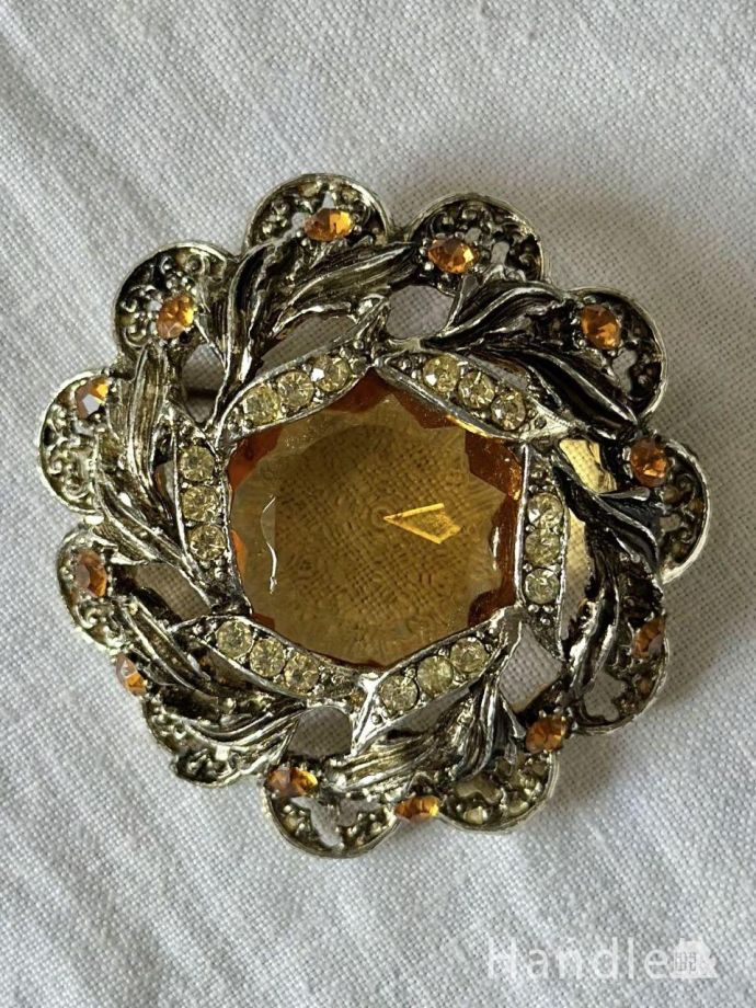 アンティークのブローチ