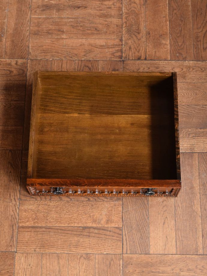 キャビネットの引き出し