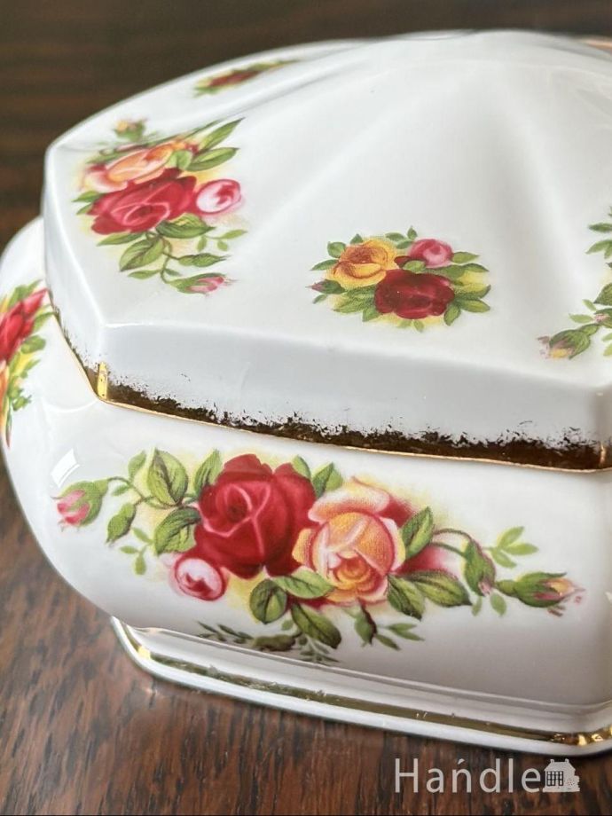 アンティークの小物入れ