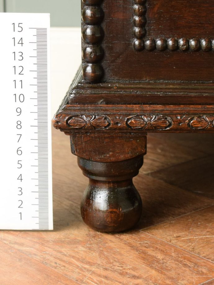 アンティーク家具の脚