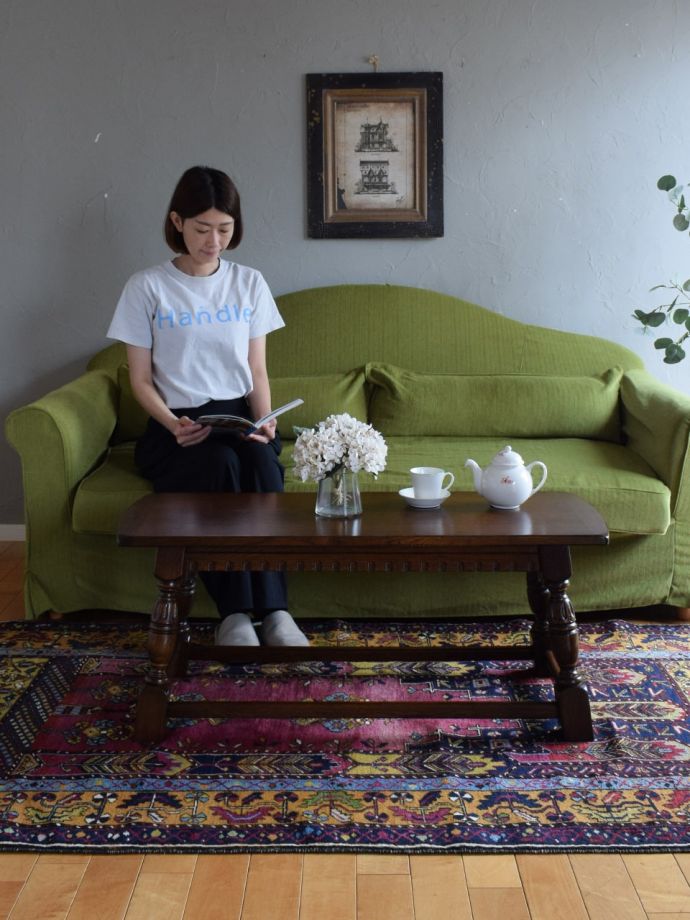 アンティークのコーヒーテーブル