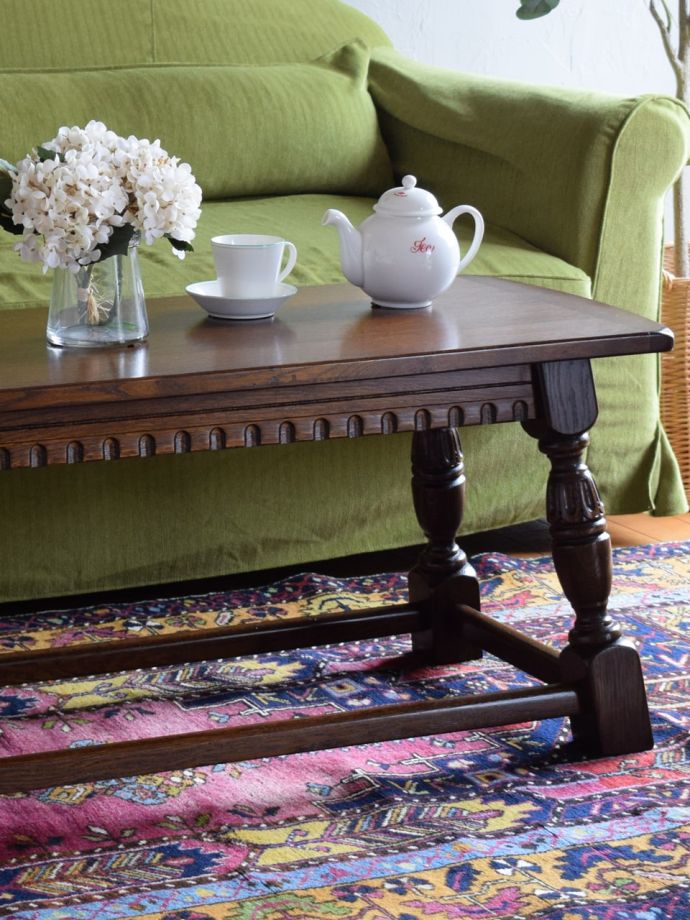 英国のアンティーク家具らしいデザイン