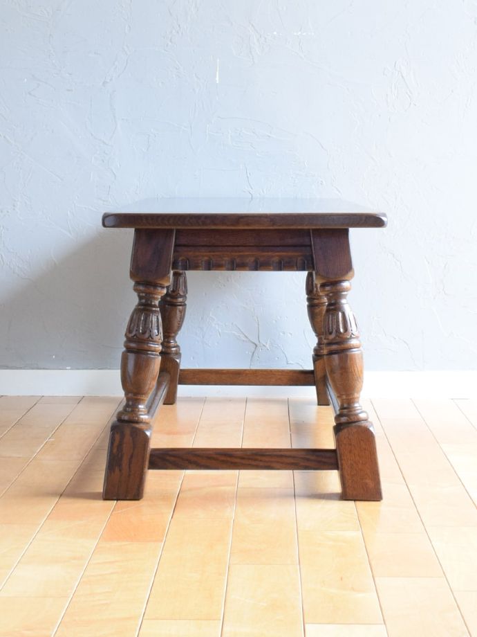 コーヒーテーブルの側面