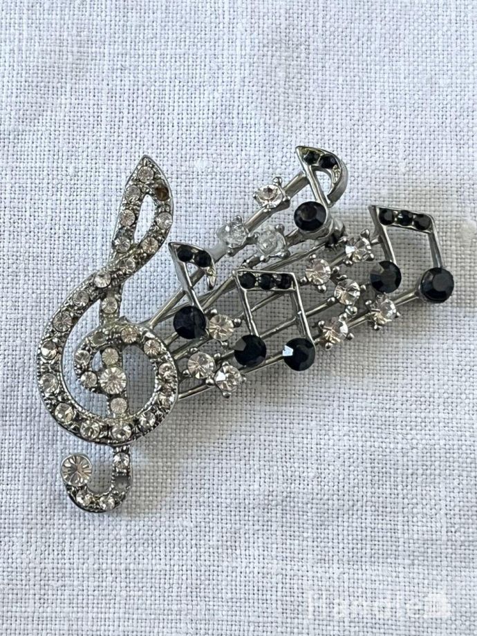 アンティークのブローチ