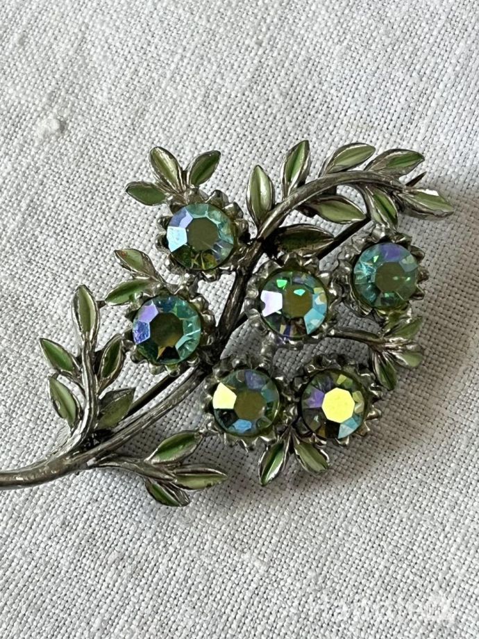 アンティークのブローチ