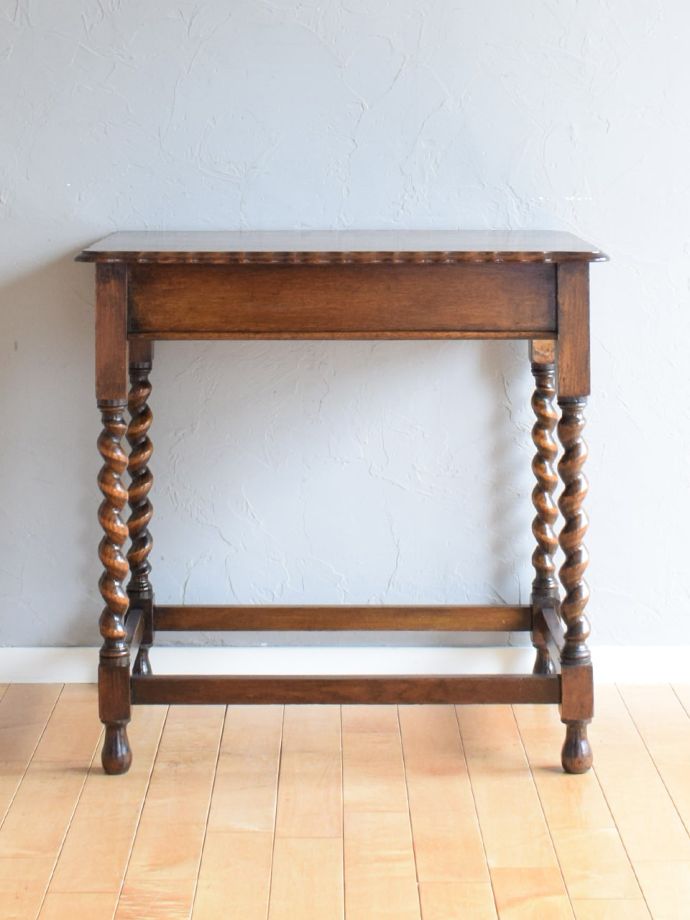 どこから見てもキレイなサイドテーブル