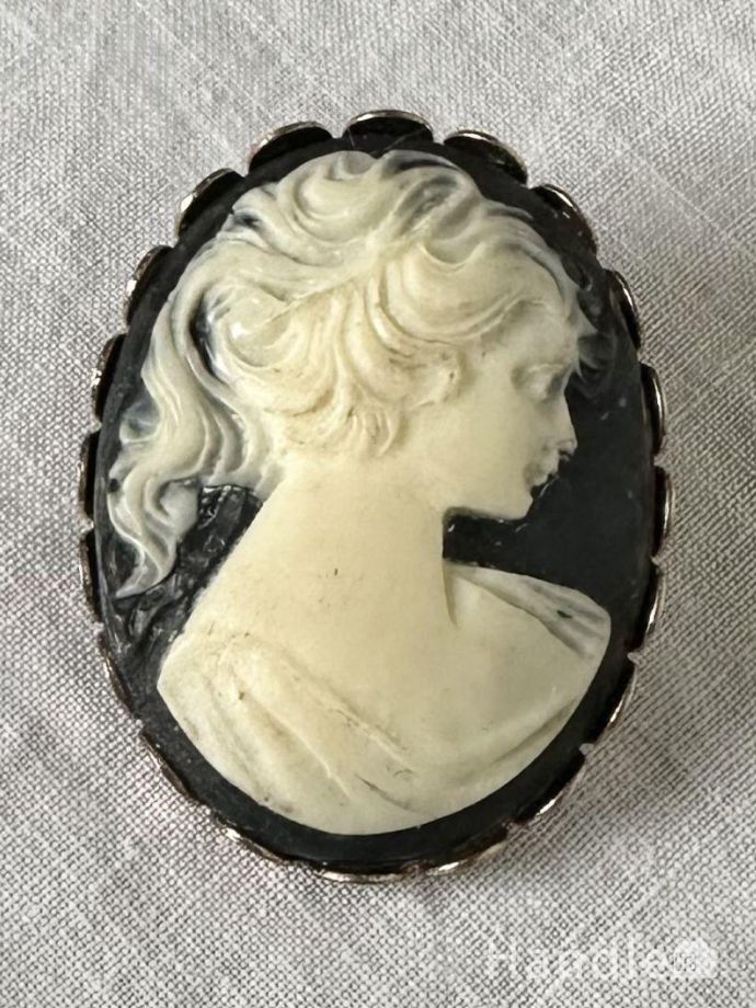 アンティークのブローチ