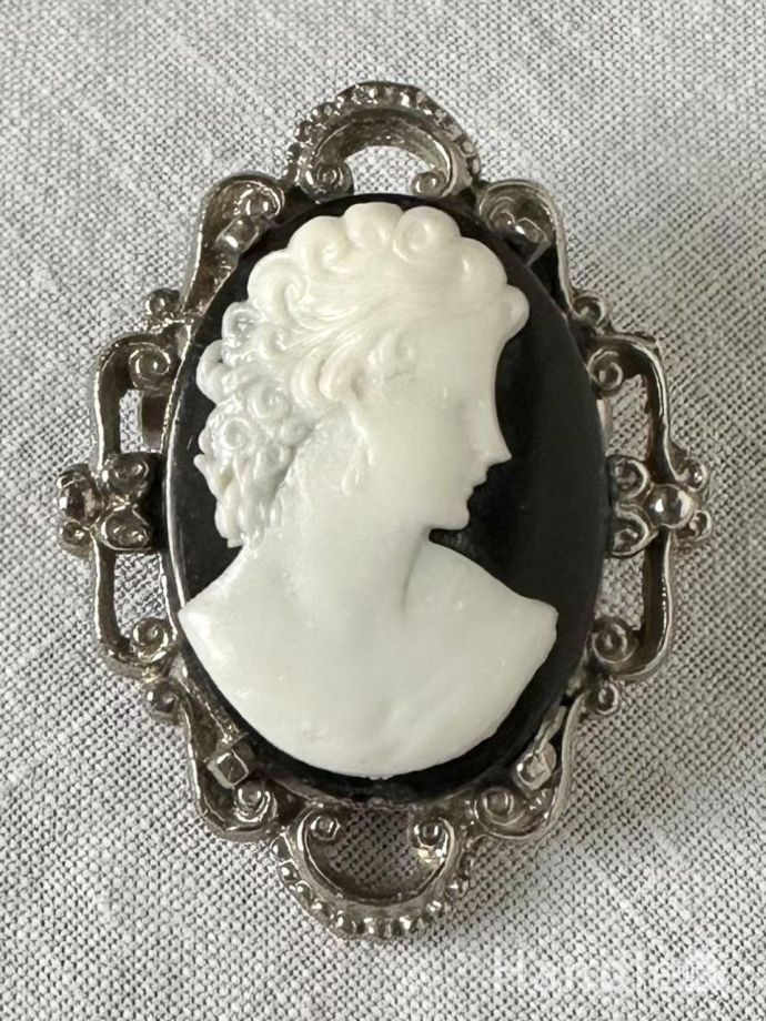 アンティークのブローチ