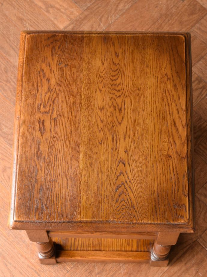 アンティークサイドチェストの天板