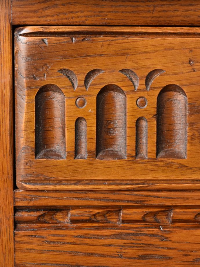 アンティークらしい彫