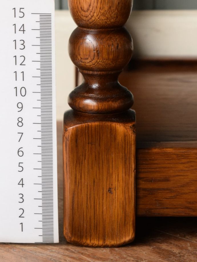 サイドチェストの脚