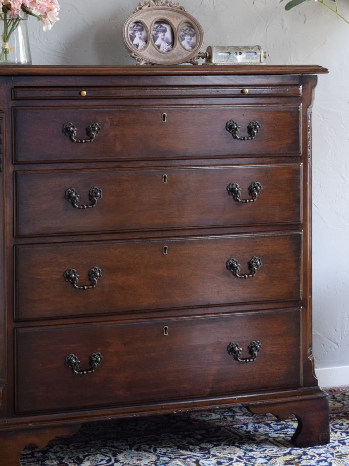 アンティークチェストの美しい木目