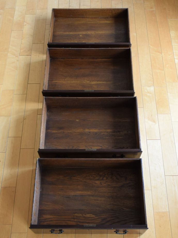 おしゃれなチェストの引き出しの中