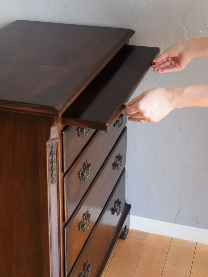 スライディングトレイ付きのチェスト