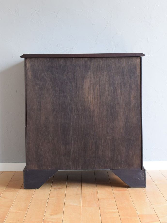 アンティークチェストの後ろ姿