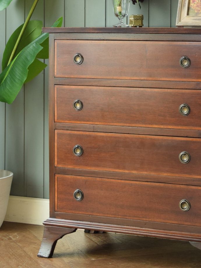 アンティークチェストの美しい木目