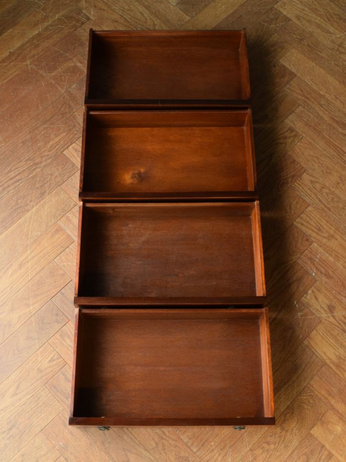 おしゃれなチェストの引き出しの中