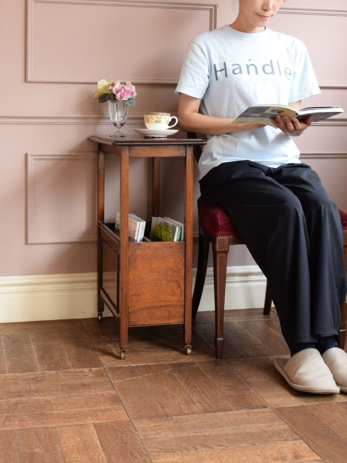 アンティークのオケージョナルテーブル