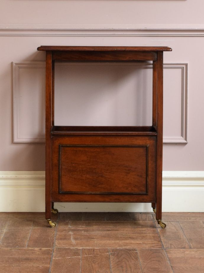 どこから見てもキレイなサイドテーブル