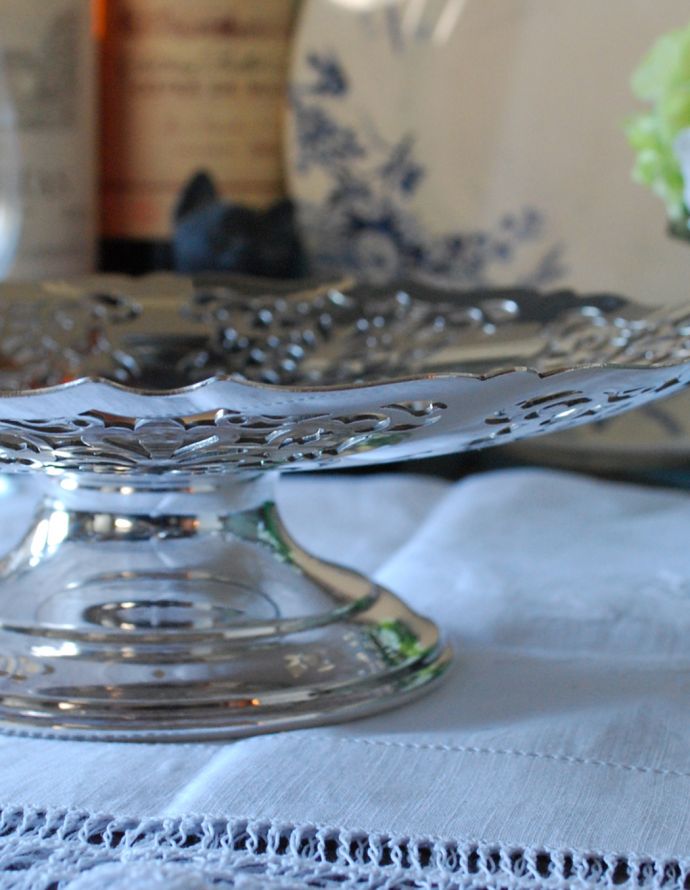 アンティーク シルバー製 アンティーク雑貨 シェフィールド製(sheffield)銀食器、透かし彫りのアンティークコンポート(ケーキスタンド)。アンティークなので多少のキズ・汚れがある場合があります。(h-159-z)