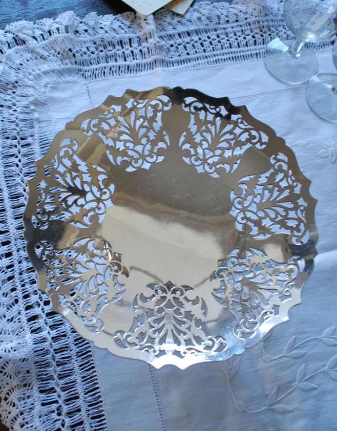 アンティーク シルバー製 アンティーク雑貨 シェフィールド製(sheffield)銀食器、透かし彫りのアンティークコンポート(ケーキスタンド)。華やかで繊細な縁どりです。(h-159-z)