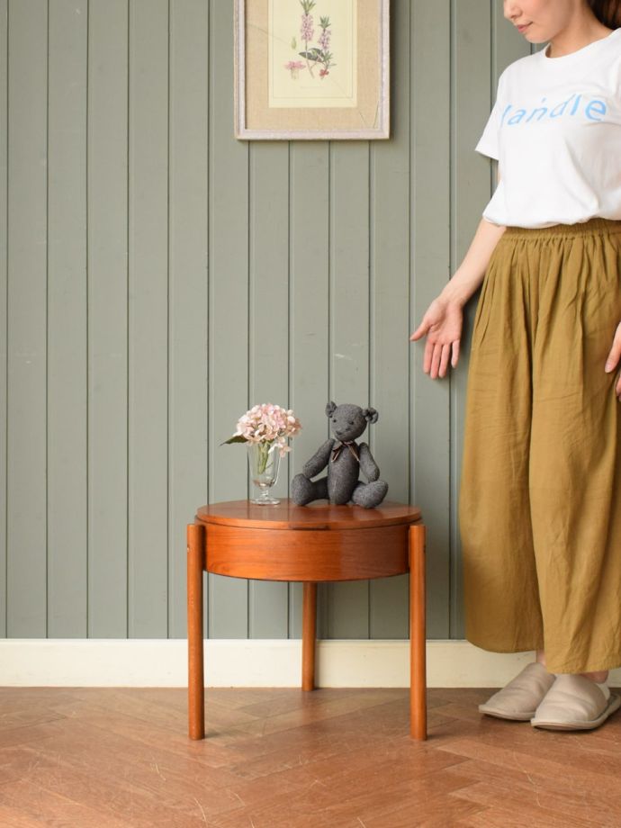 アンティークのソーイングボックス