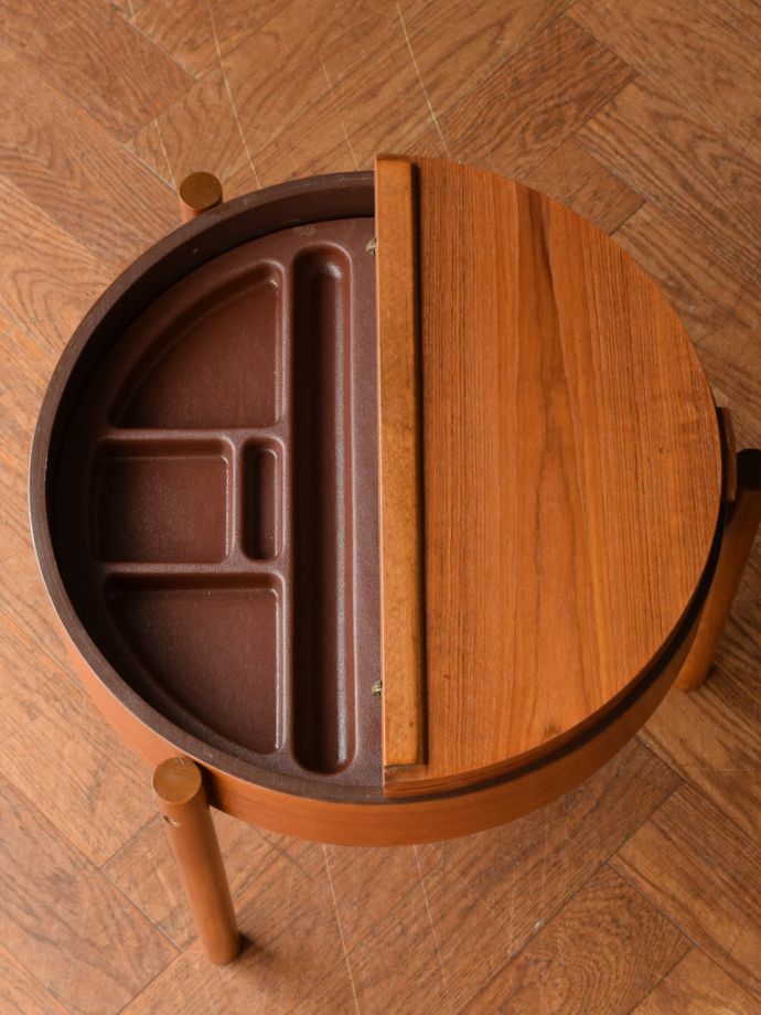 英国ビンテージのソーイングボックス、北欧スタイルのオシャレなサイド