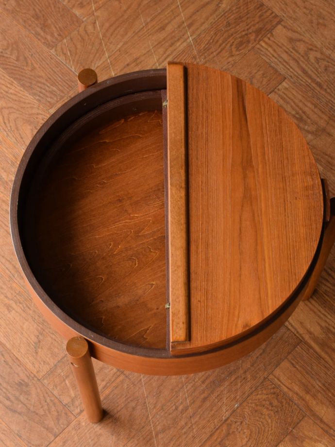 英国ビンテージのソーイングボックス、北欧スタイルのオシャレなサイド